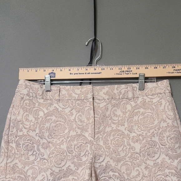 ANN TAYLOR LOFT Women's Elegant Cream/Gold Patterned Women Shorts - Size 12 - Picture 11 of 13